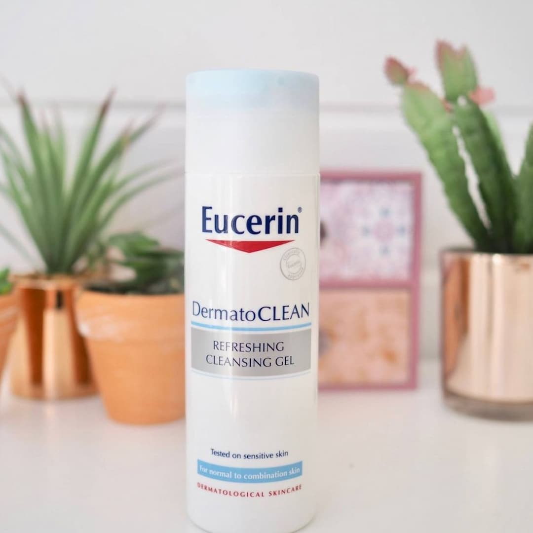 Eucerin Dermatoclean Refreshing - Sữa rửa mặt dịu nhẹ cho da nhạy cảm.