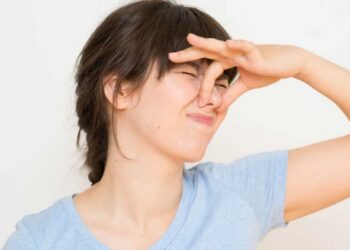 Tại sao phèn chua có thể trị hôi nách?