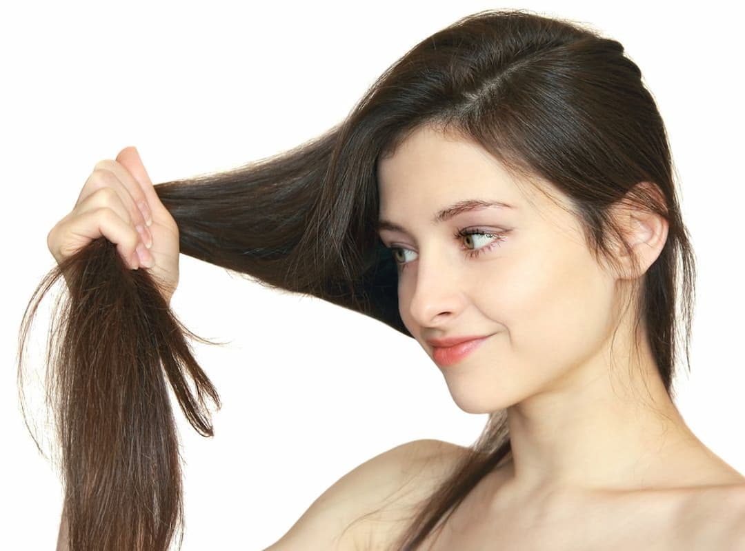 Nguyên nhân tóc gãy rụng và cách xử lý