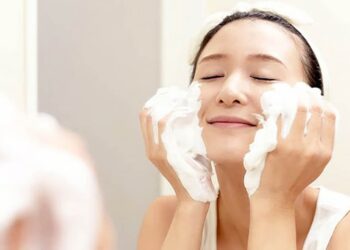 12 loại sữa rửa mặt trị mụn tốt, đáng dùng nhất hiện nay!