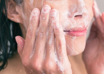 Sữa rửa mặt Hada Labo Advanced Nourish có tốt không?