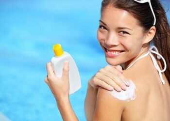 Dưỡng ẩm trước khi chống nắng