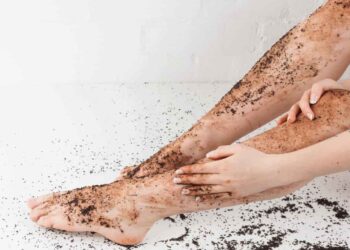 Tẩy tế bào body bằng bã cà phê và cà phê