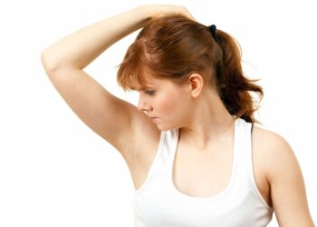 Trị hôi nách bằng nước ép gừng tươi