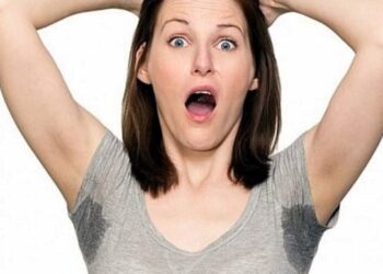 Bộ đôi trị hôi nách bằng lá trầu không và muối