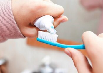 Nên chọn kem đánh răng phù hợp